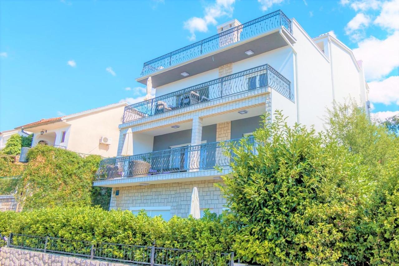 Holiday House Queens With Sea View Selce Kültér fotó
